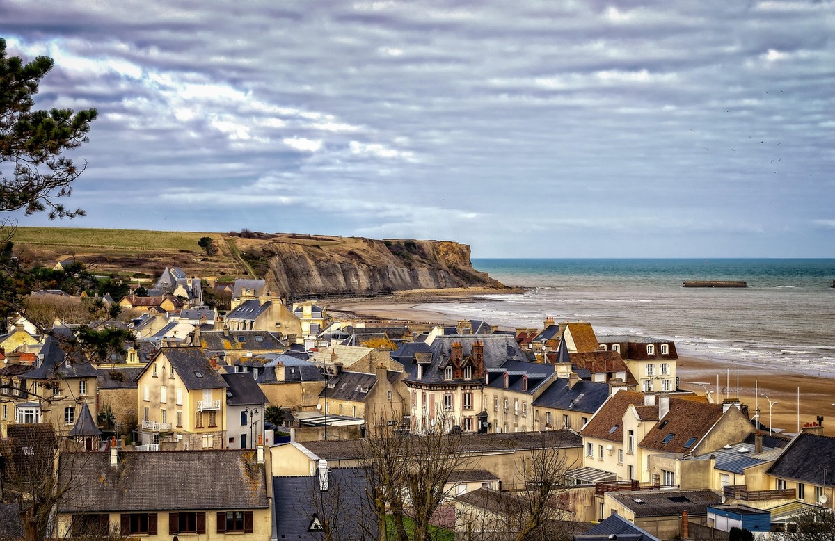 3 -Arromanches-Les-Bains (c)Peter H