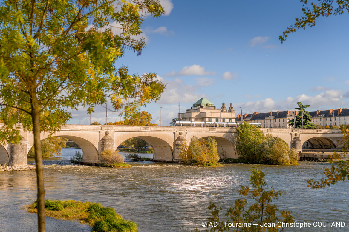 3_ville-de-tours-pont-wilson_jean-christophe-coutand_2030-12-31_medium