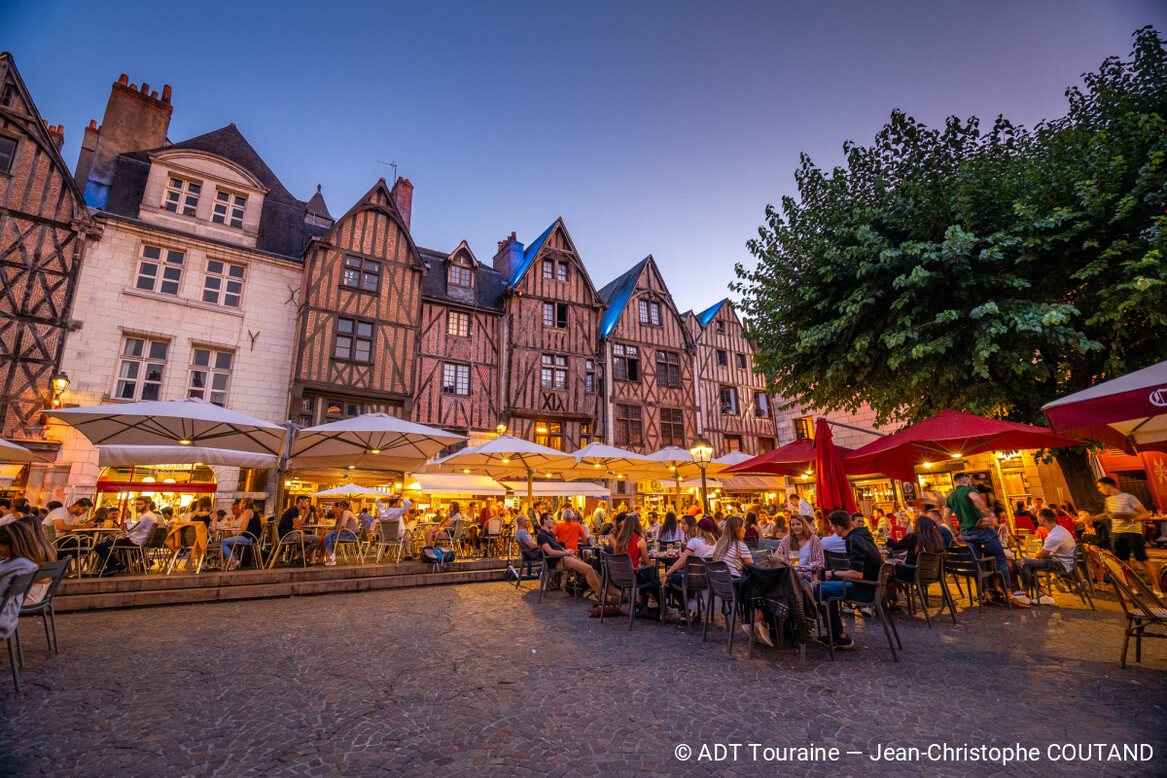 5_ville-de-tours-place-plumereau_jean-christophe-coutand_2030-12-31_medium