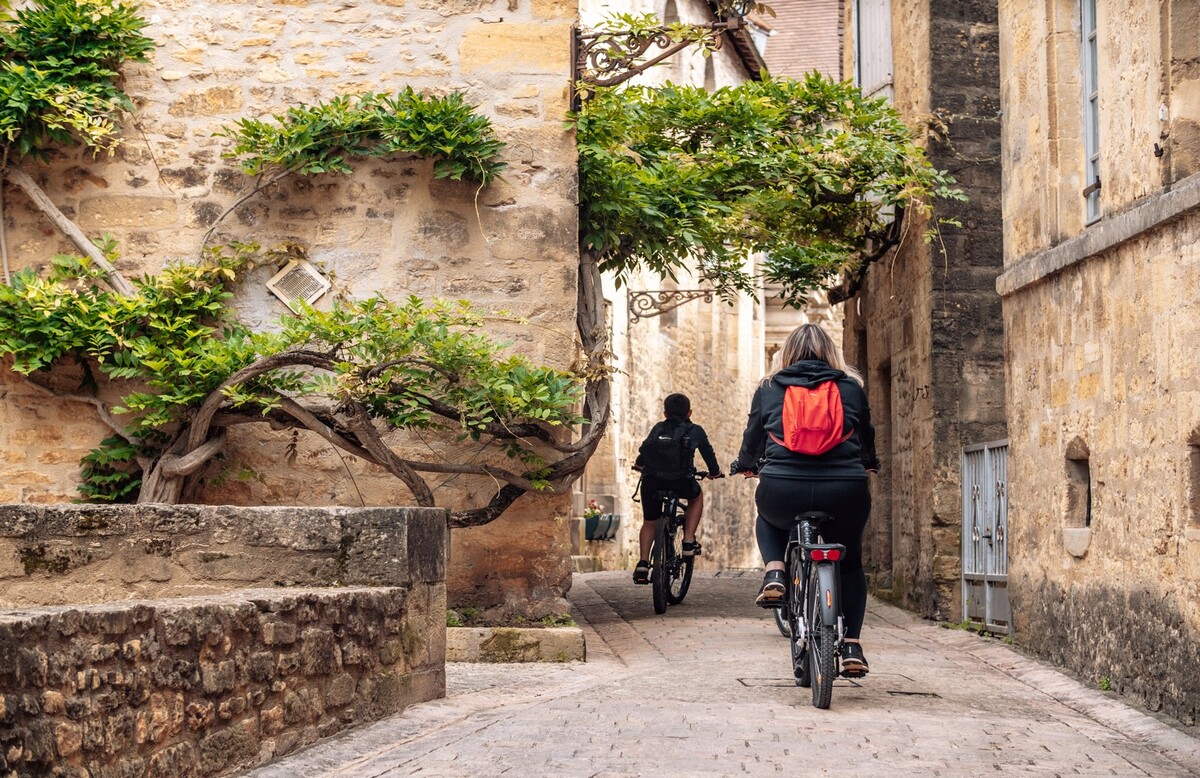 6 Sarlat©TTW Production - La Flow Vélo_expiresOn-2034-07-30